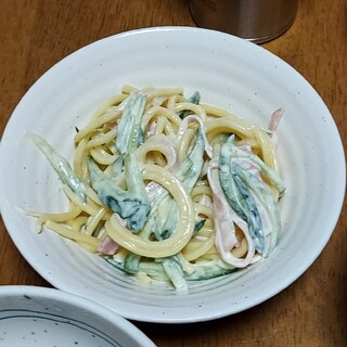 スパイシースパサラダ